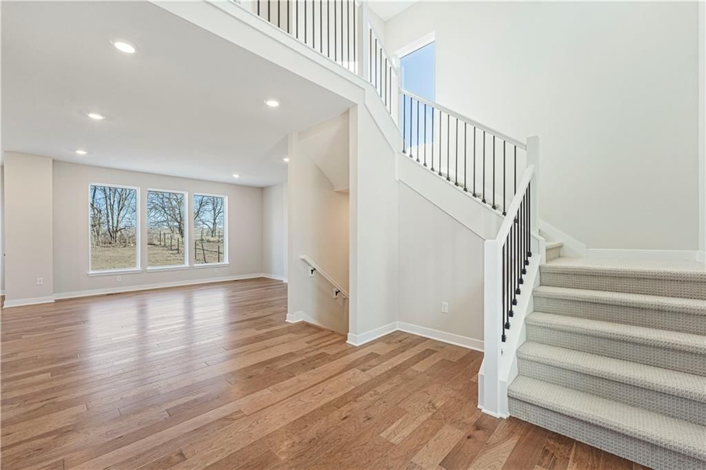 Photo 8 of 39 - 17123 W 197th Street