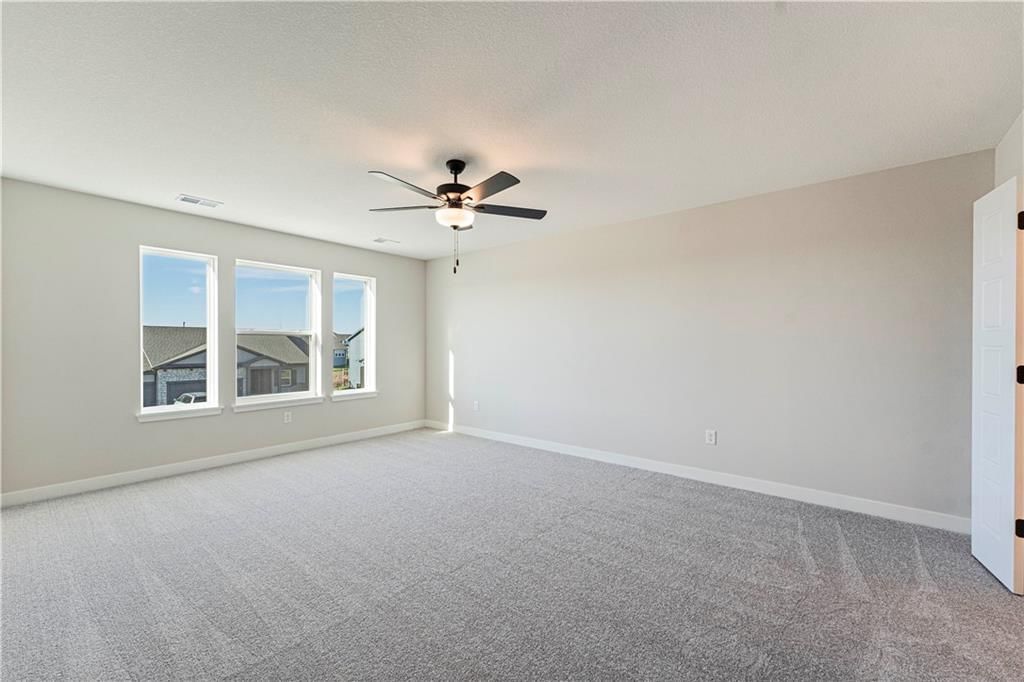 Photo 18 of 39 - 17123 W 197th Street