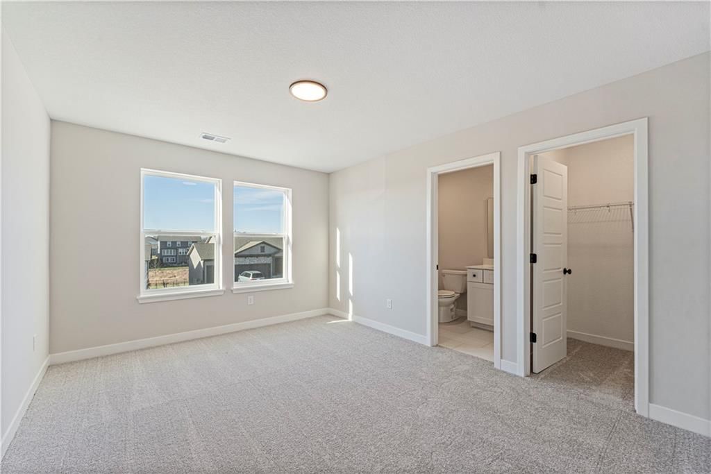Photo 20 of 39 - 17123 W 197th Street