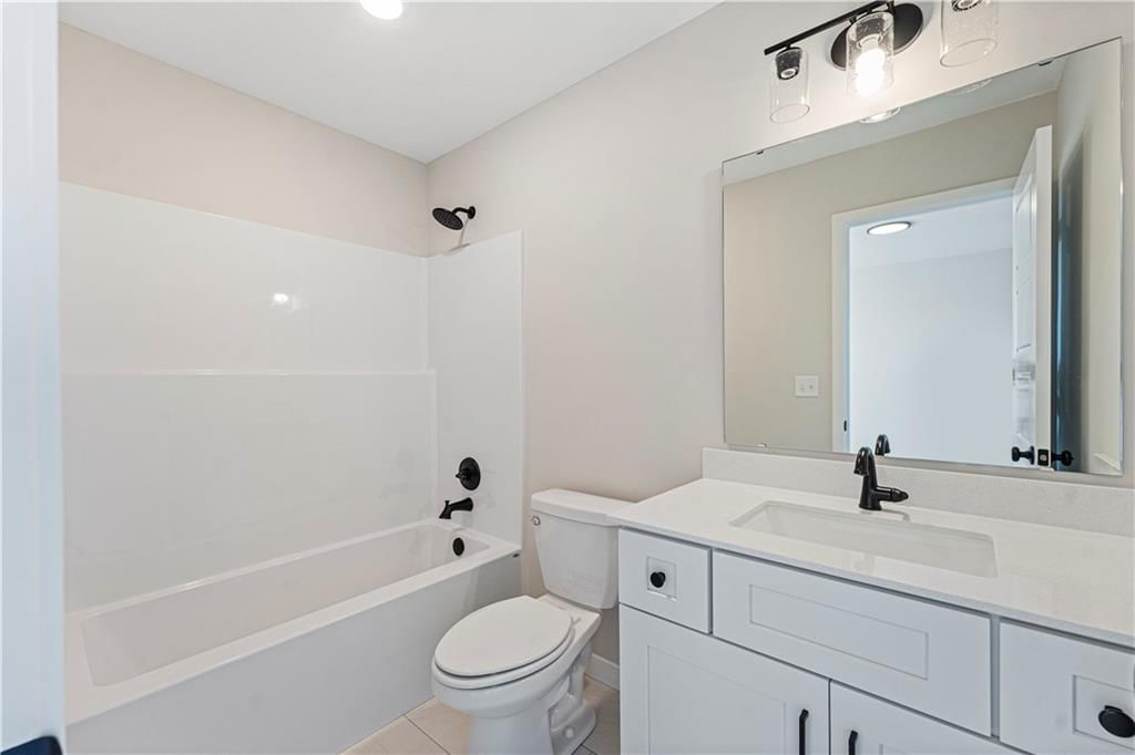 Photo 21 of 39 - 17123 W 197th Street