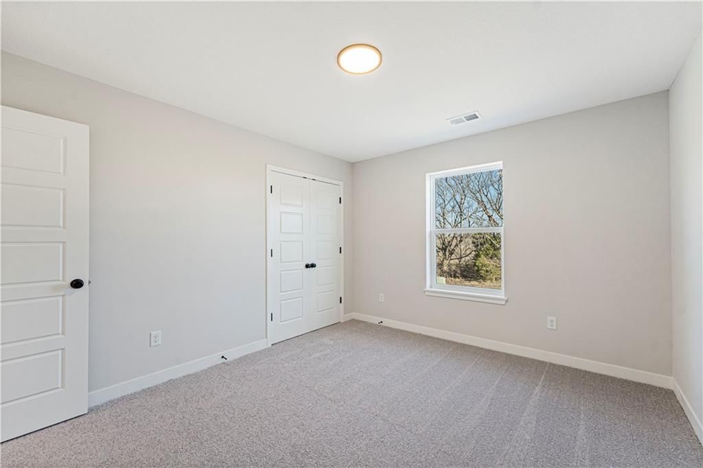 Photo 24 of 39 - 17123 W 197th Street