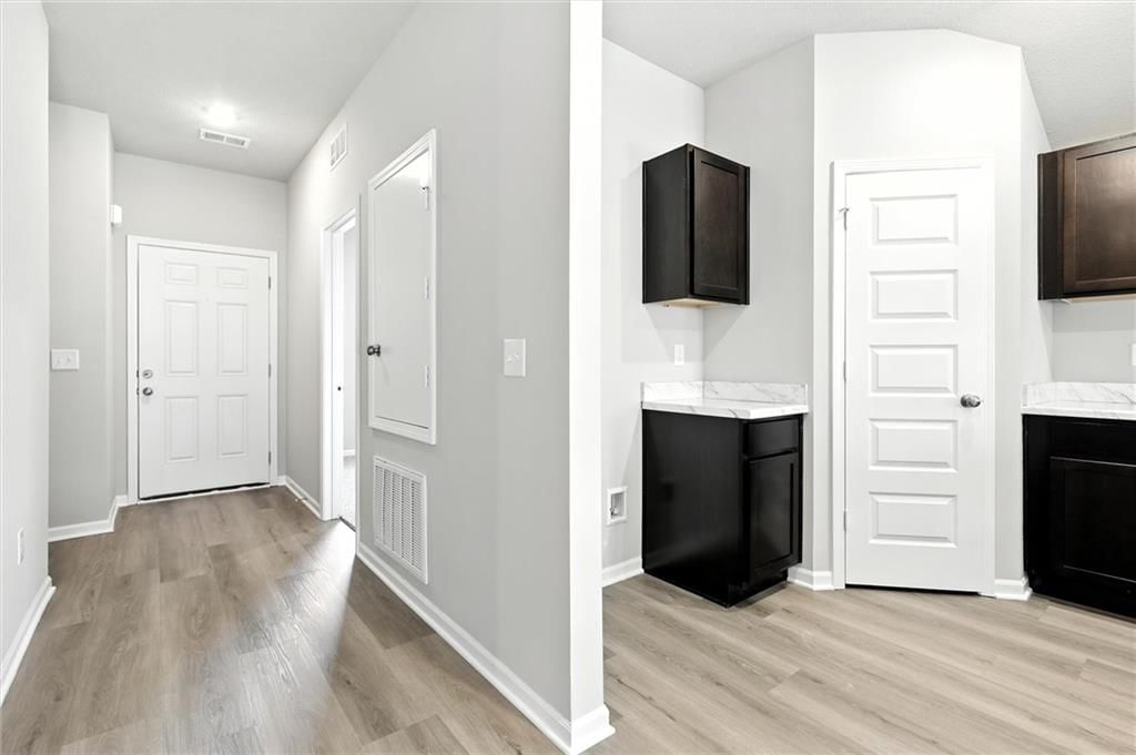 597 W Fountain Street — photo 3