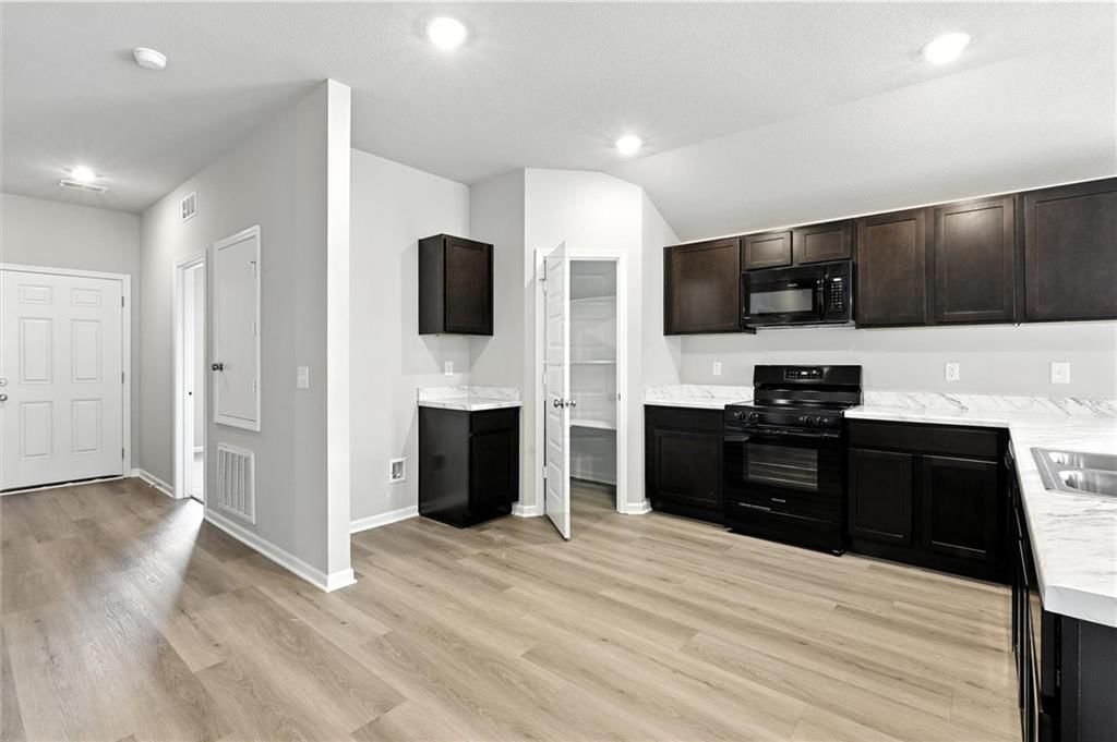 597 W Fountain Street — photo 9
