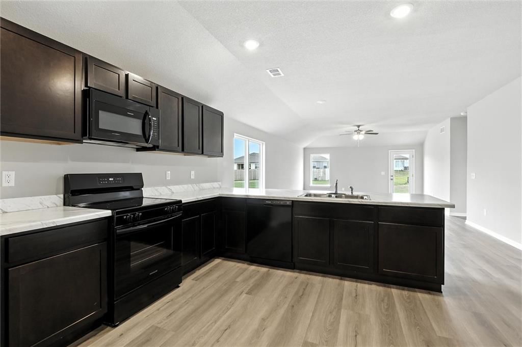 597 W Fountain Street — photo 10