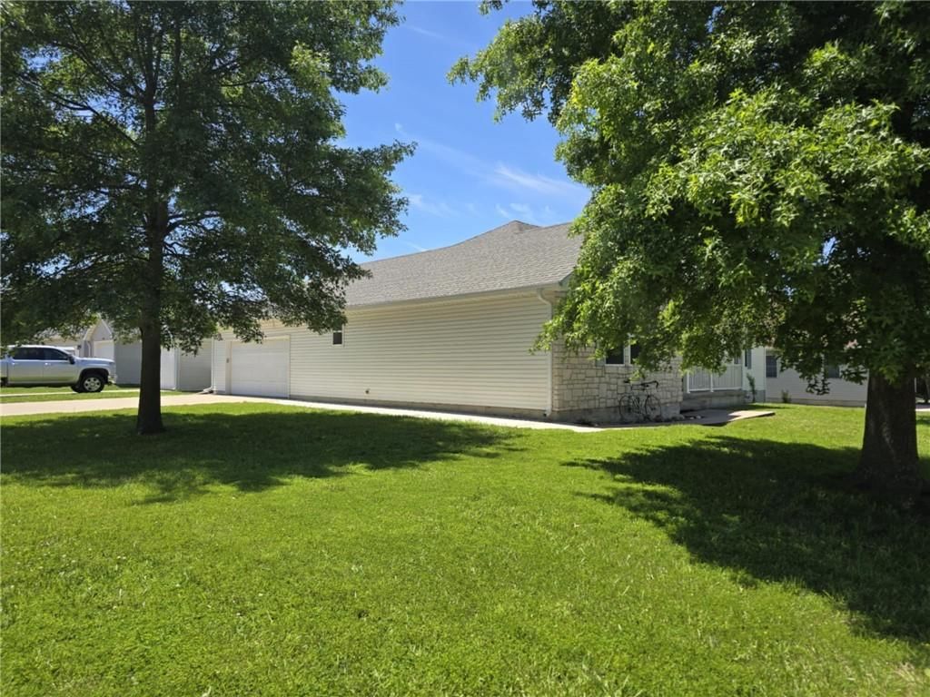 200 W Allison Lane — photo 2