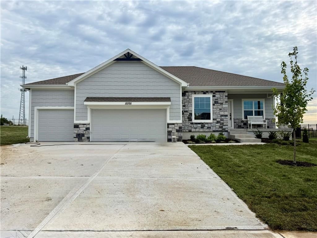 15595 N Sheridan Court, Basehor, KS