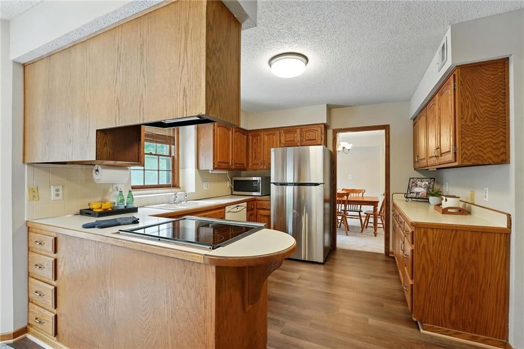 8025 Woodstone Street — photo 9
