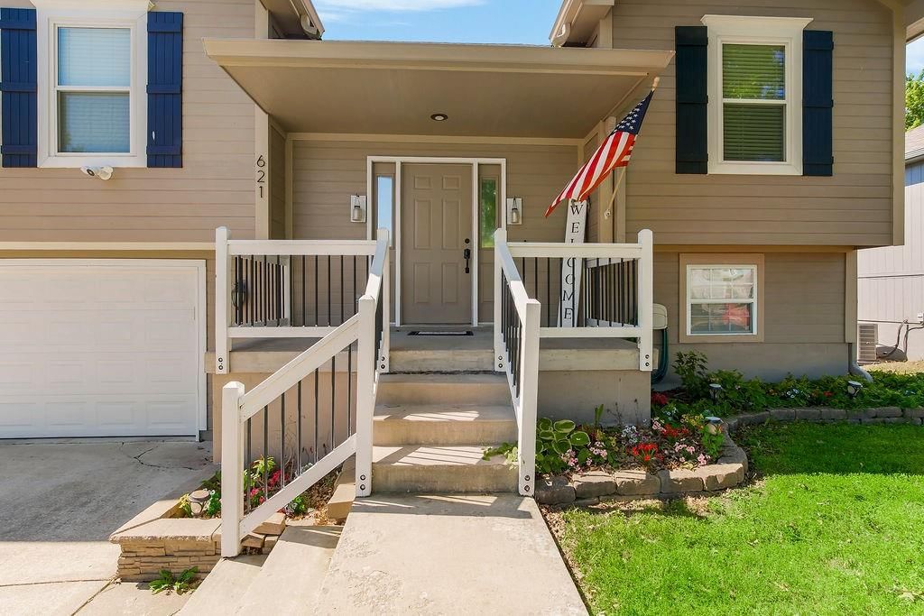 621 Muriel Drive — photo 2