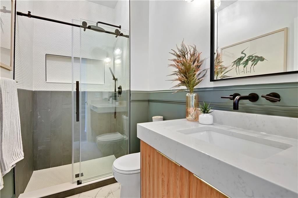 Photo 8 of 49 - 16821 Goddard Street