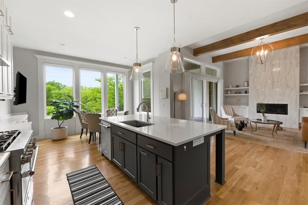 Photo 10 of 62 - 5746 N Revere Avenue