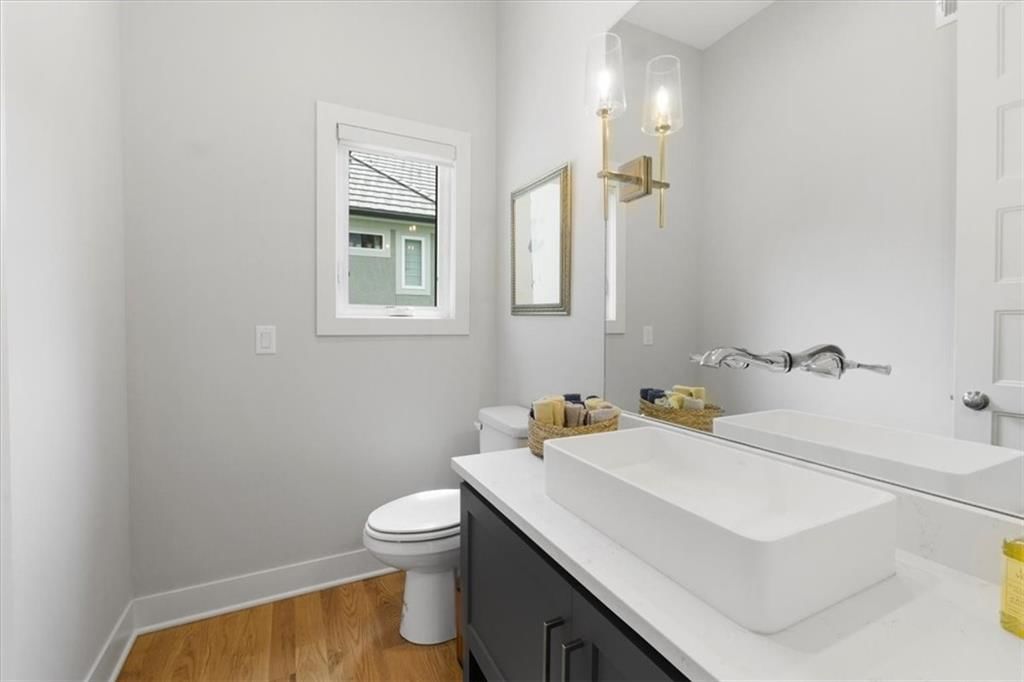 Photo 17 of 62 - 5746 N Revere Avenue