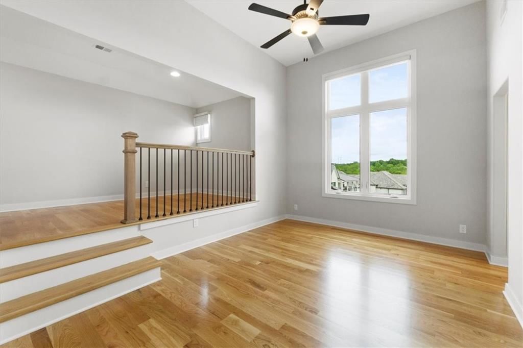 Photo 31 of 62 - 5746 N Revere Avenue