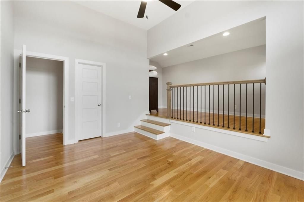 Photo 32 of 62 - 5746 N Revere Avenue