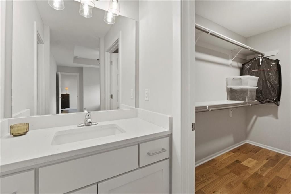 Photo 39 of 62 - 5746 N Revere Avenue