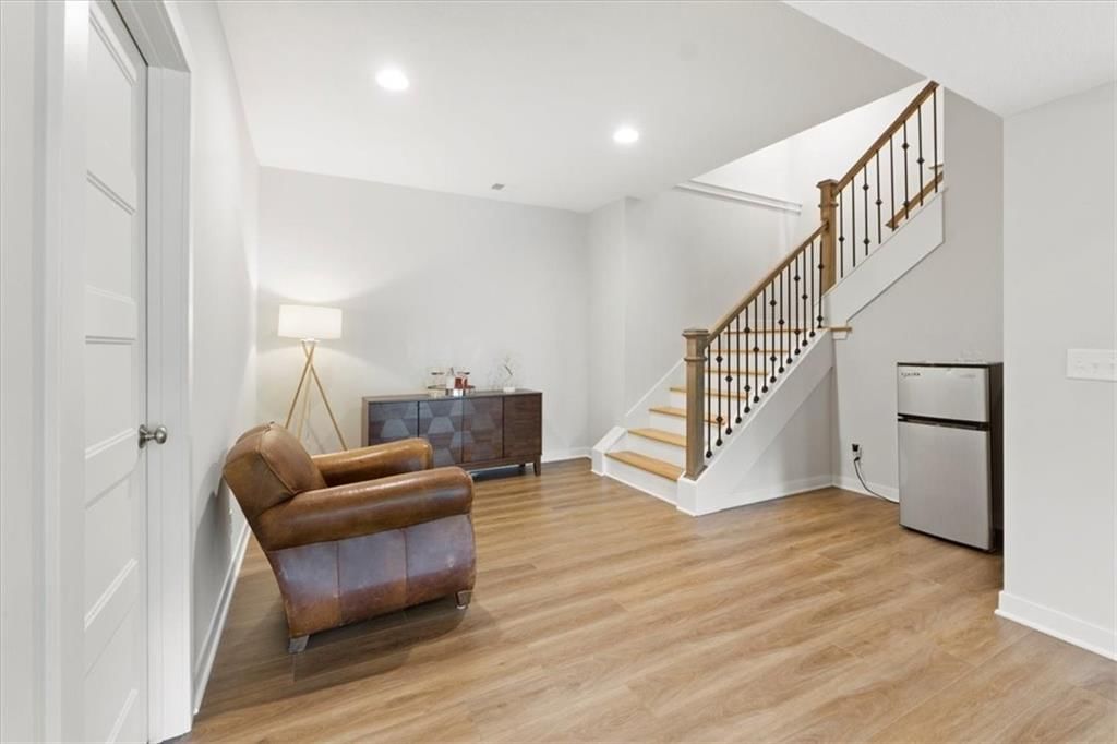 Photo 42 of 62 - 5746 N Revere Avenue