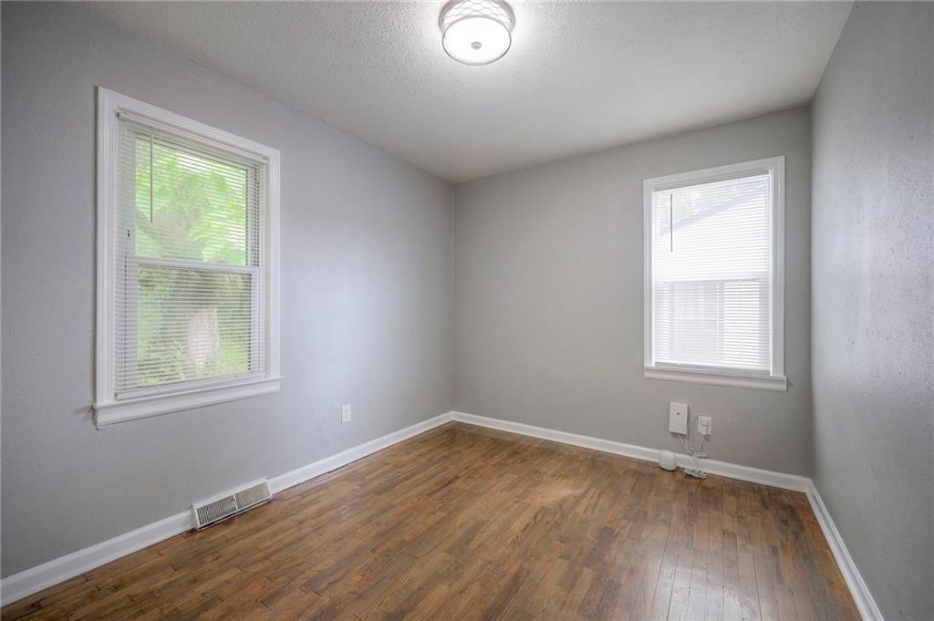 918 Waverly Avenue — photo 10