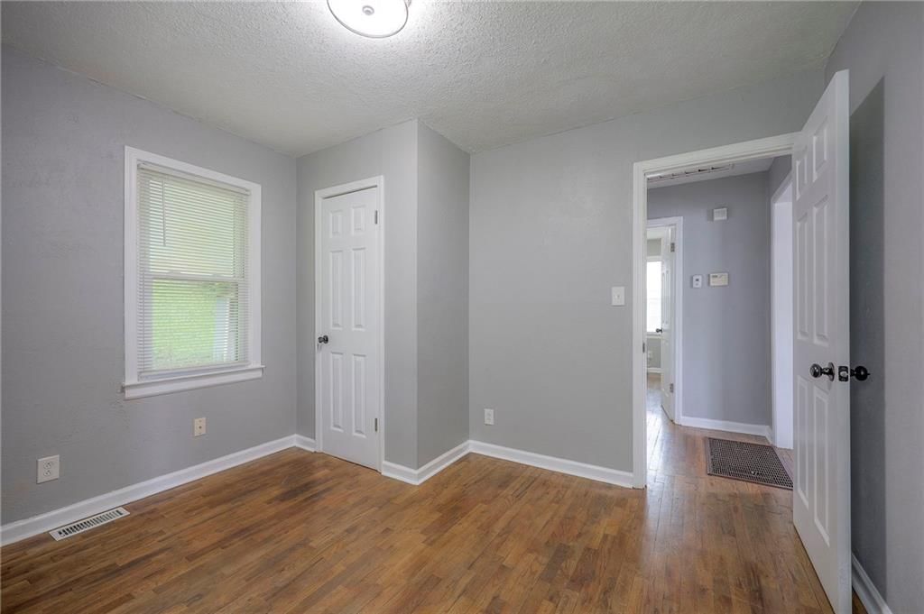 918 Waverly Avenue — photo 11