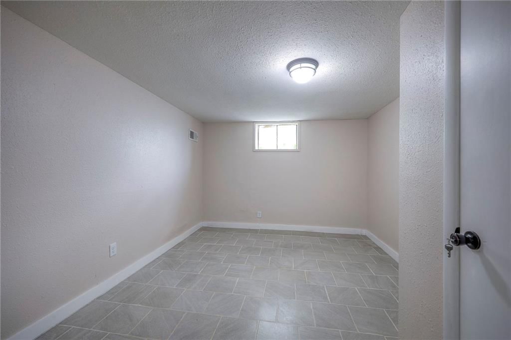 918 Waverly Avenue — photo 14