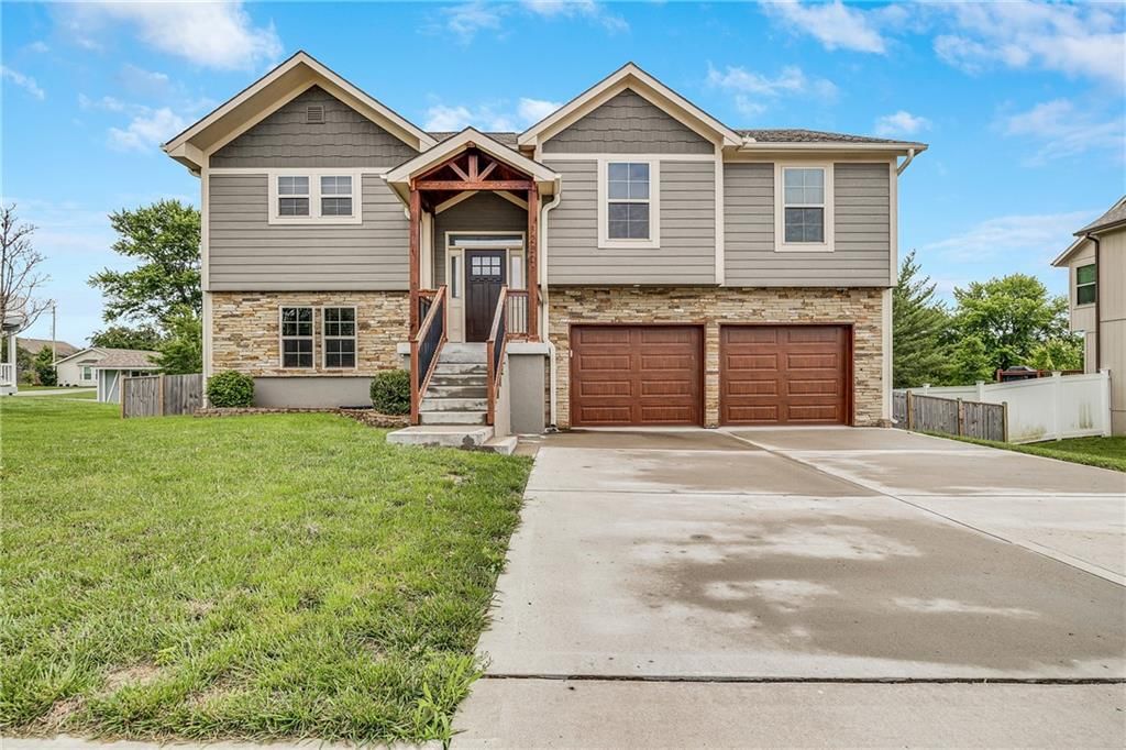 12301 White Oak Street, Peculiar, MO