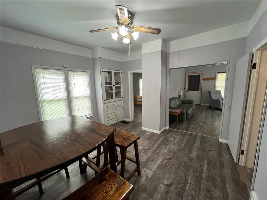 Photo 5 of 30 - 411 S Cottonwood Street