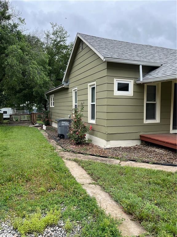 Photo 24 of 30 - 411 S Cottonwood Street