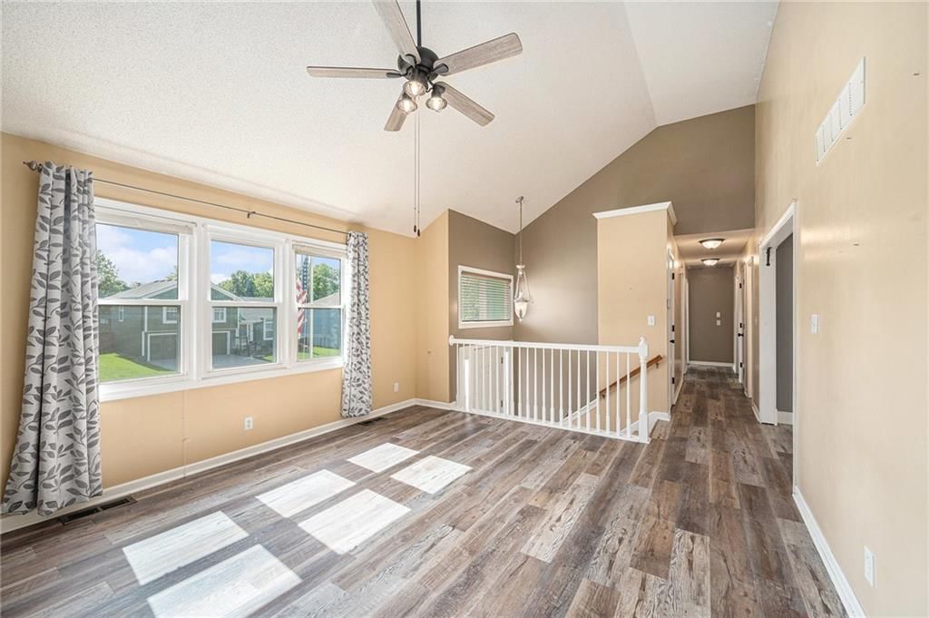 Photo 6 of 28 - 212 Hampton Drive