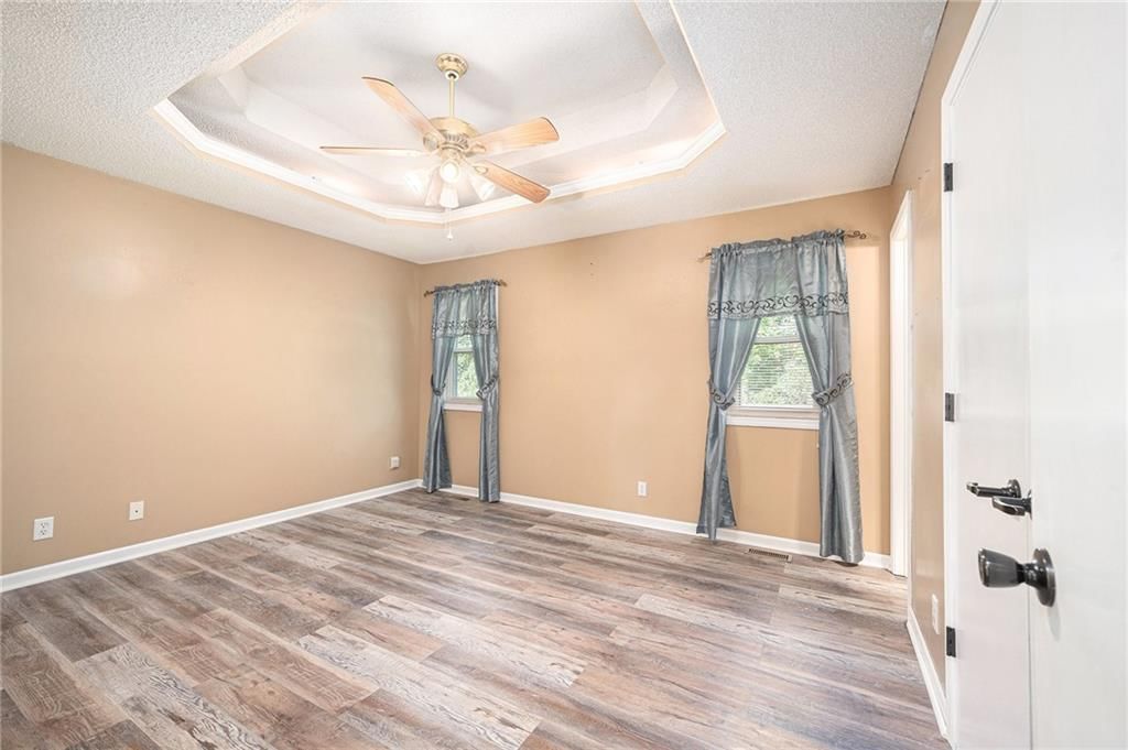 Photo 9 of 28 - 212 Hampton Drive