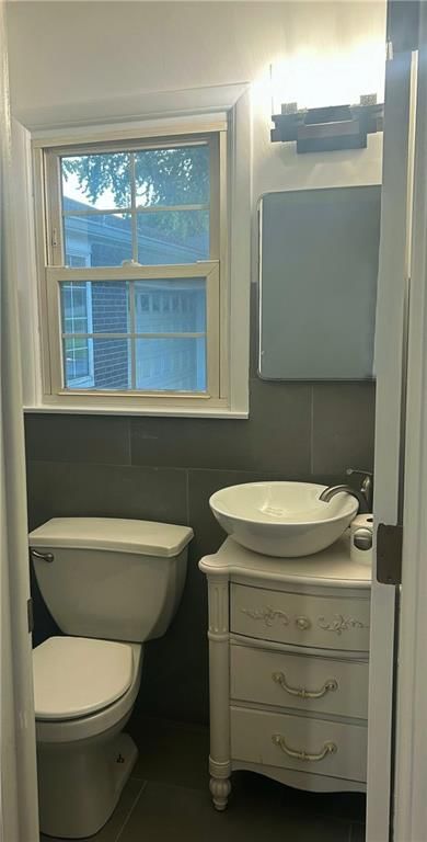 1923 Seneca Street — photo 16