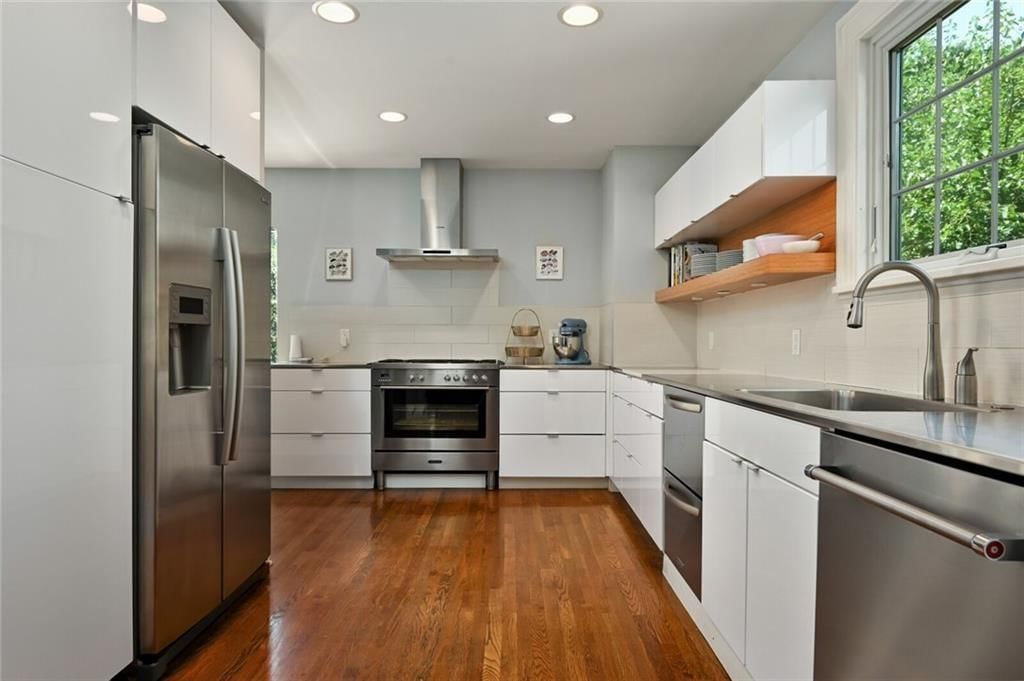 Photo 14 of 34 - 35 W 70th Street