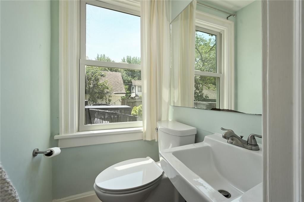 Photo 18 of 34 - 35 W 70th Street