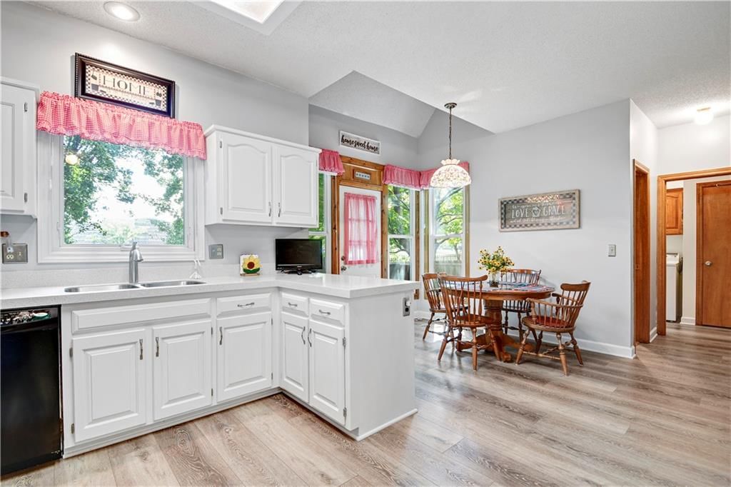 Photo 5 of 33 - 8215 W 150th Street