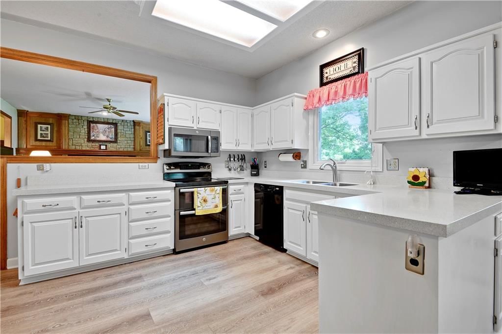 Photo 7 of 33 - 8215 W 150th Street