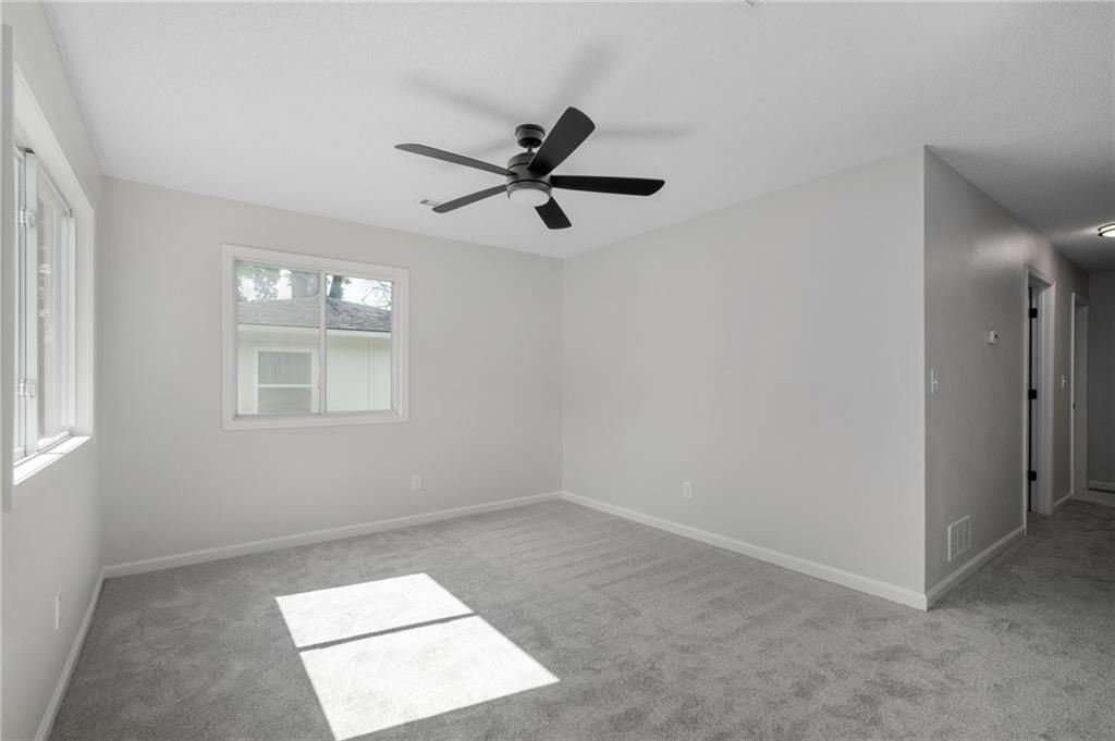 423 N Walnut Street — photo 9