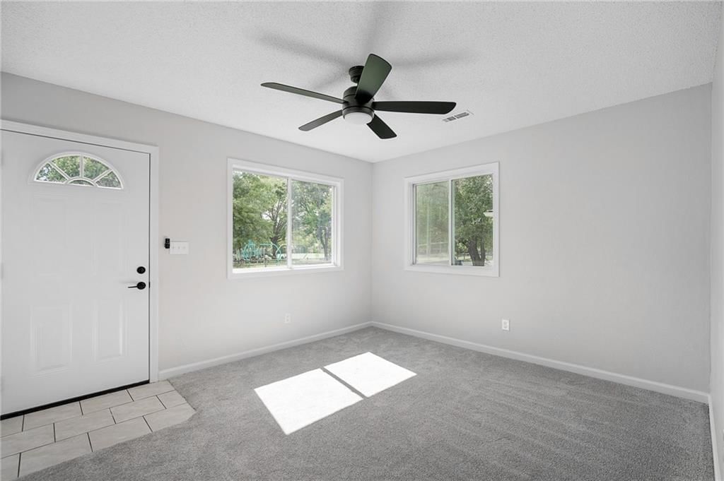 423 N Walnut Street — photo 12