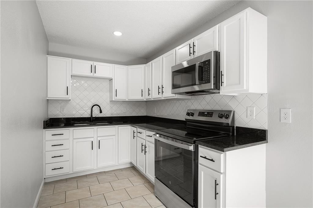 423 N Walnut Street — photo 17