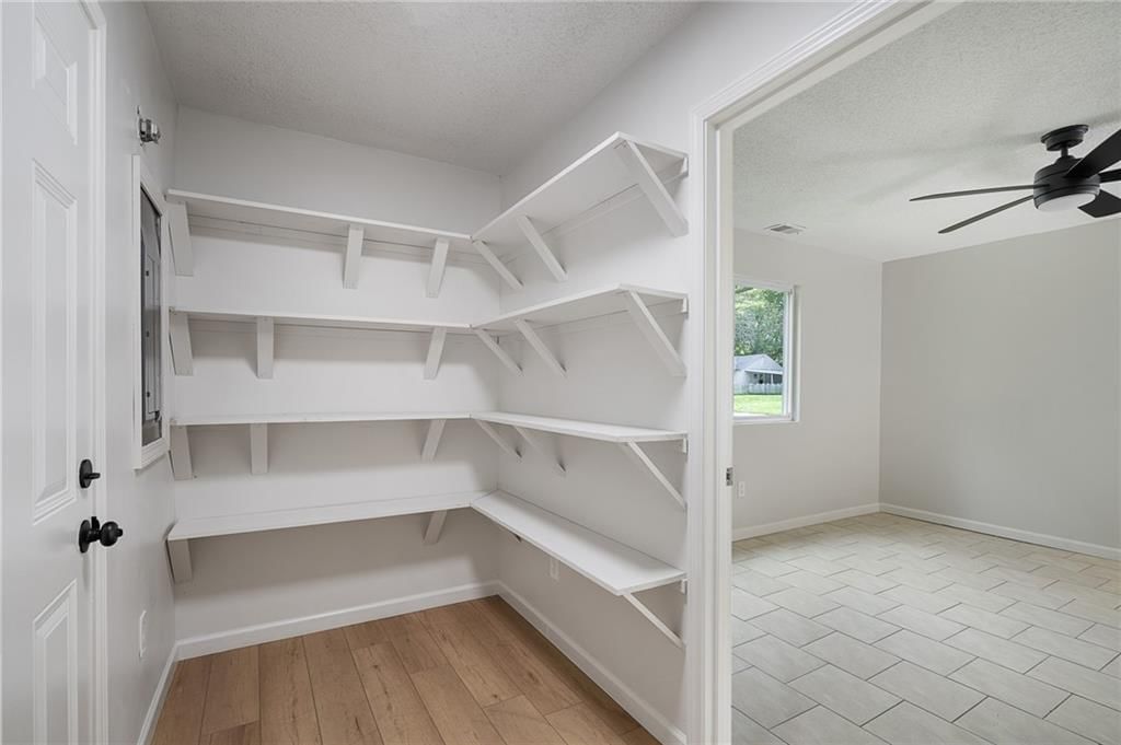 423 N Walnut Street — photo 23