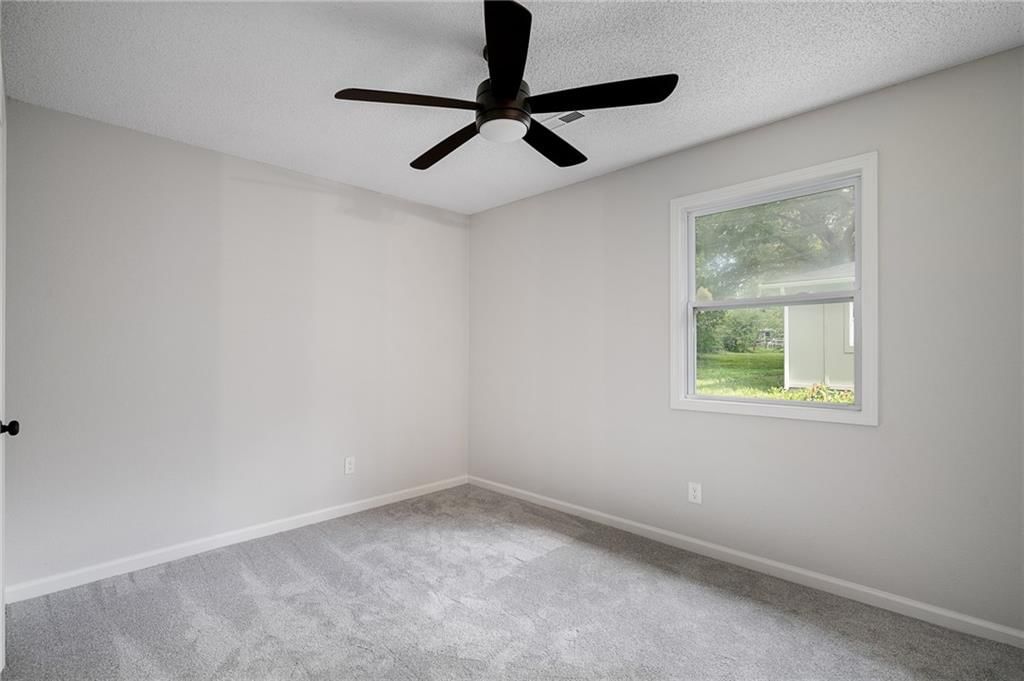 423 N Walnut Street — photo 27