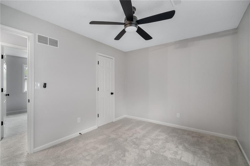 423 N Walnut Street — photo 29