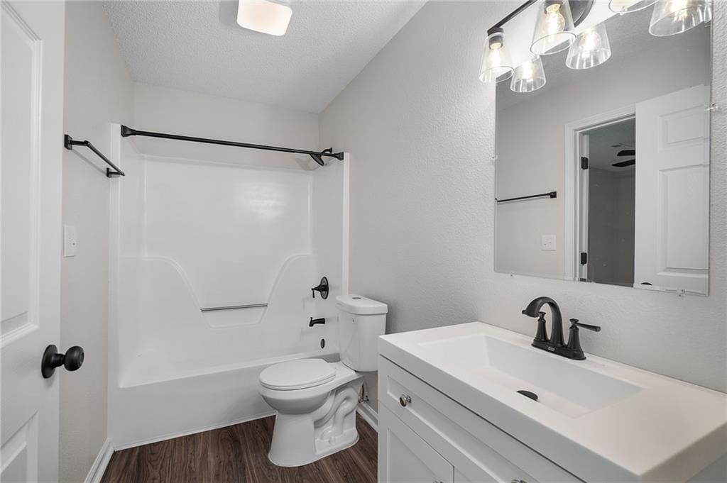 423 N Walnut Street — photo 30