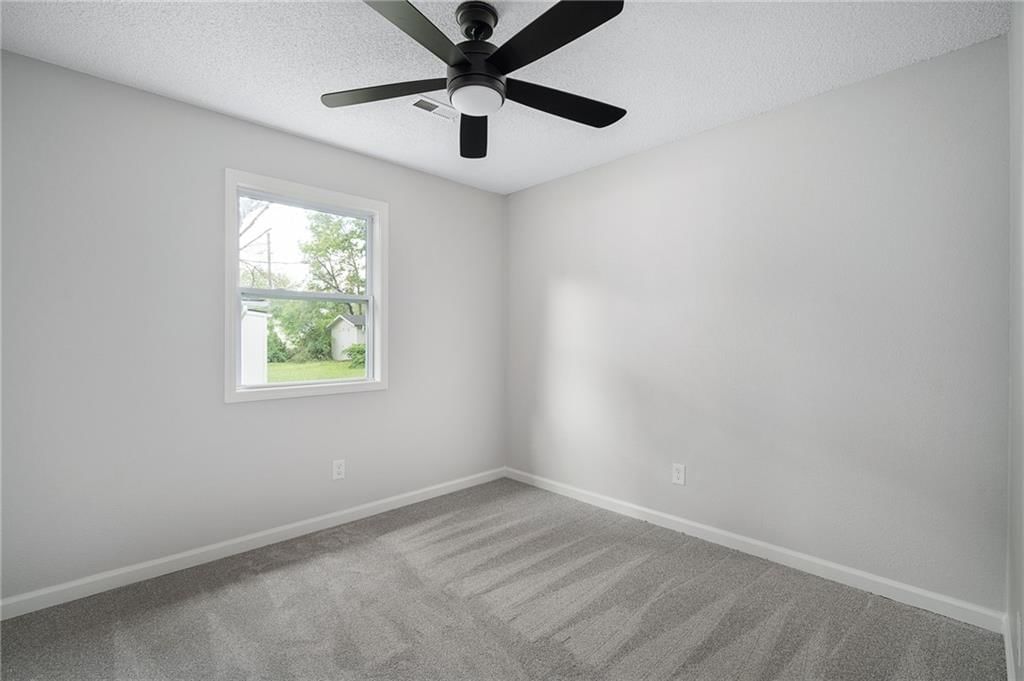423 N Walnut Street — photo 31