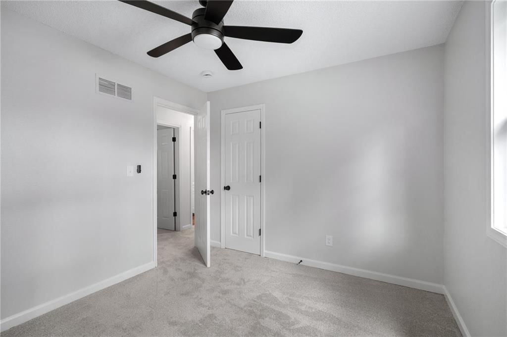 423 N Walnut Street — photo 32