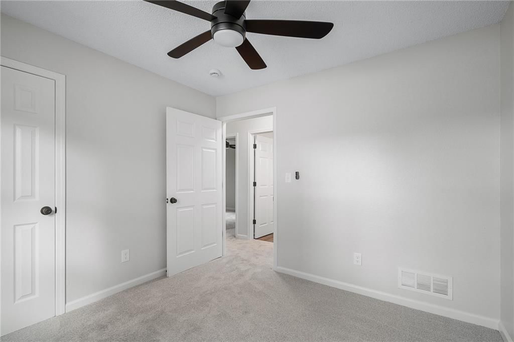 423 N Walnut Street — photo 34