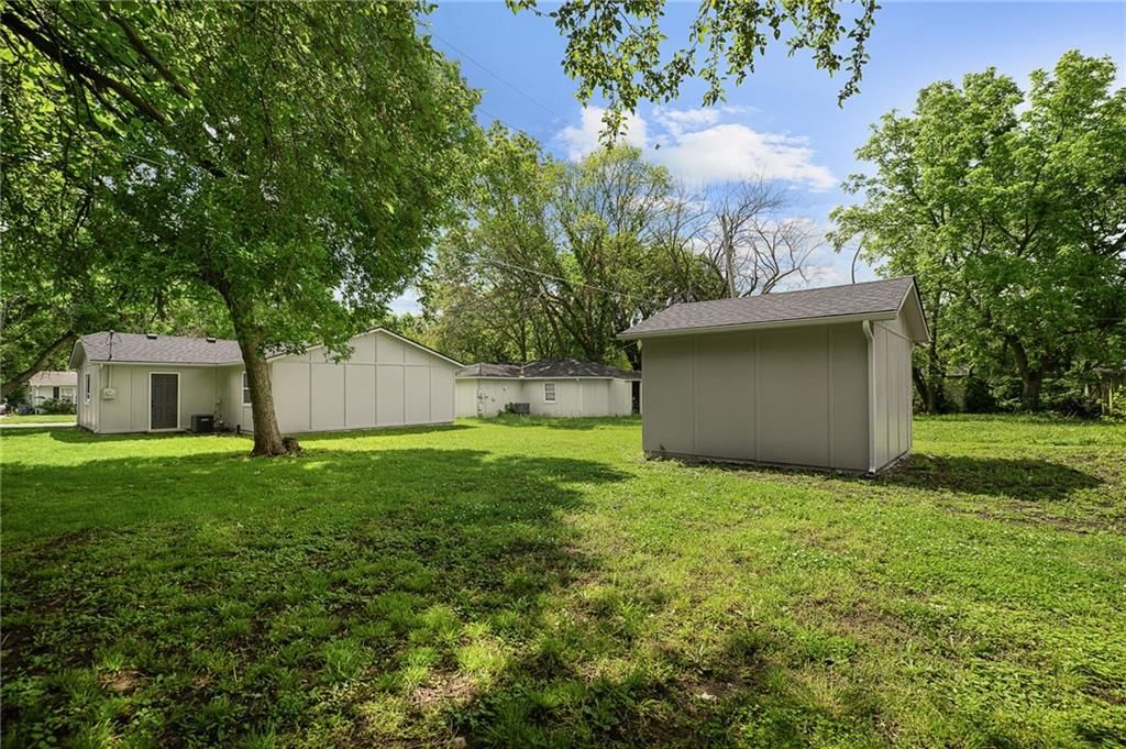 423 N Walnut Street — photo 39
