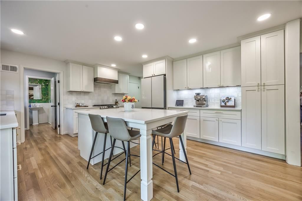 5611 W 91st Street — photo 11