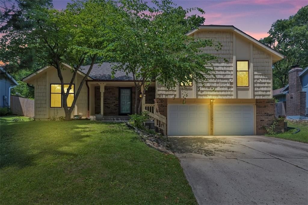 1110 Canterbury Lane, Liberty, MO