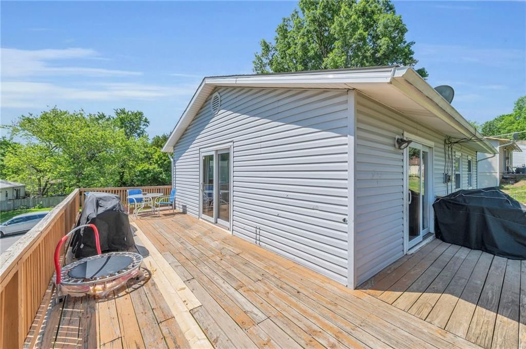 8410 Barnett Avenue — photo 23