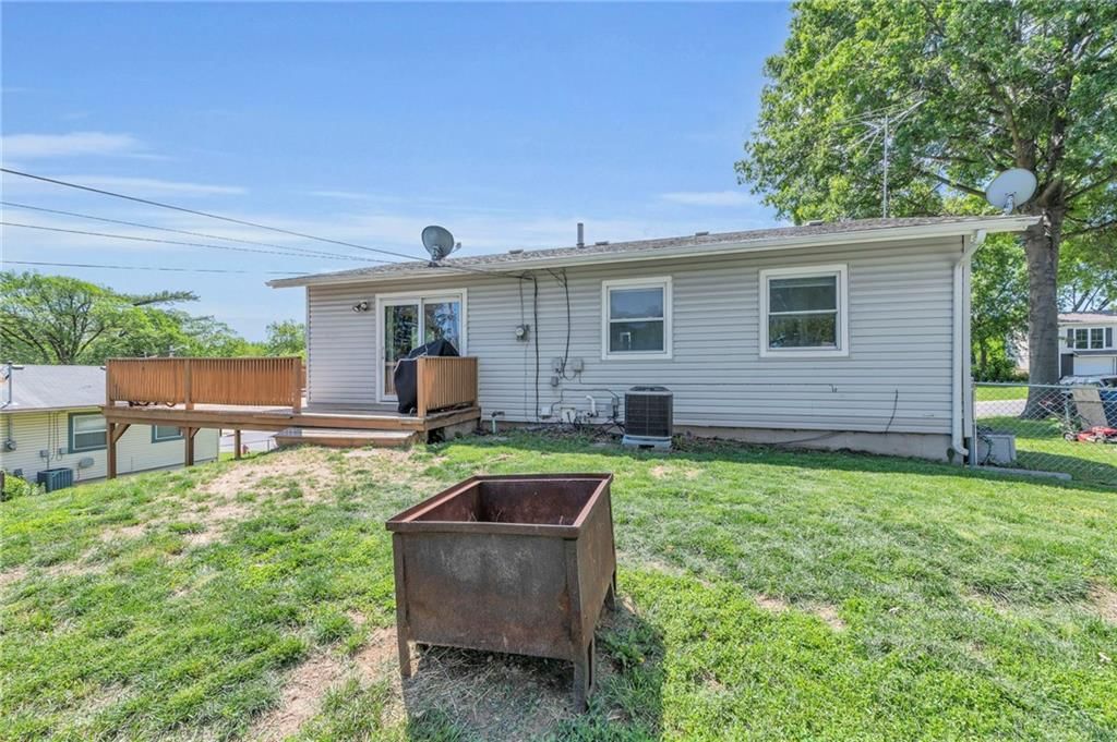 8410 Barnett Avenue — photo 26