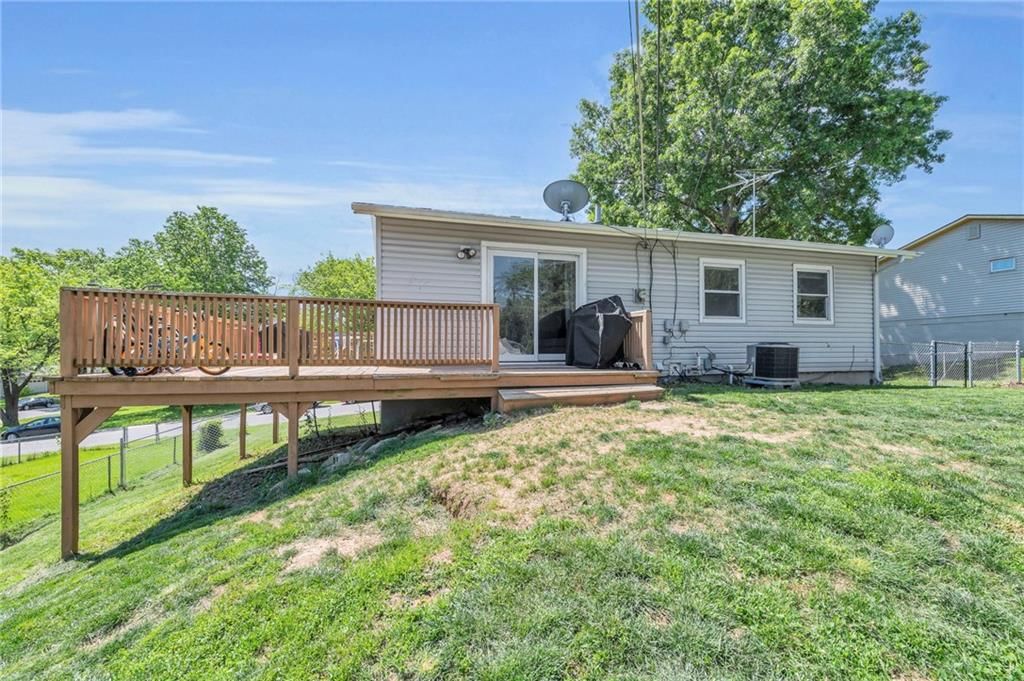 8410 Barnett Avenue — photo 27