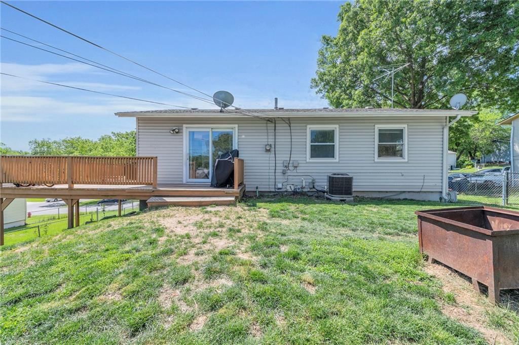 8410 Barnett Avenue — photo 28