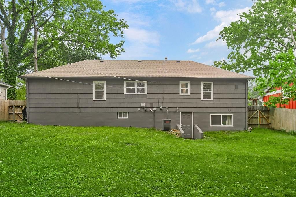 9322 Woodward Street — photo 32